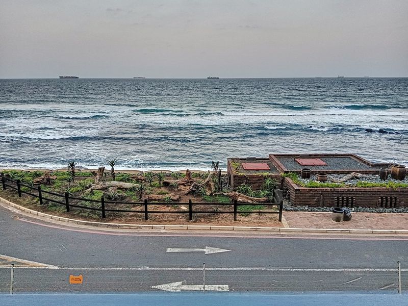 Beautiful Beachfront Apartment in Umdloti, North Coast of KwaZulu-Natal - Photo 2