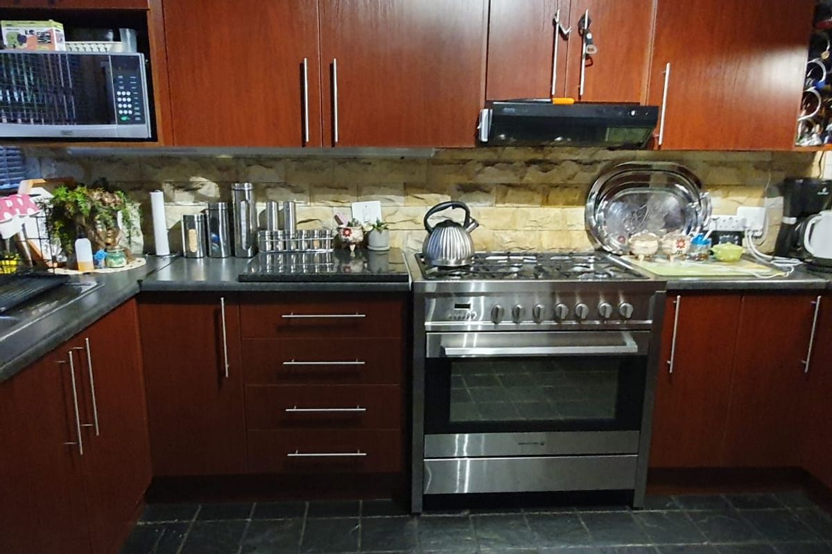 TOWNHOUSE FOR RENT In SW 1. - Photo 4