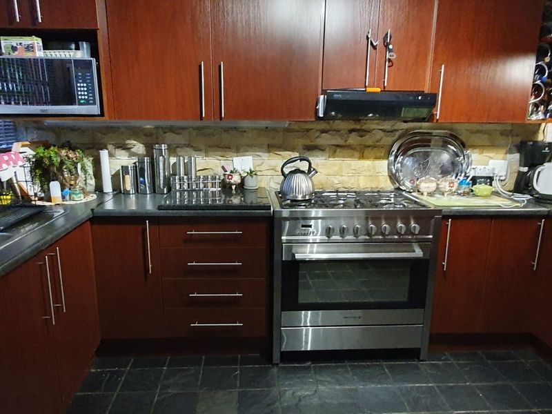 TOWNHOUSE FOR RENT In SW 1. - Photo 4