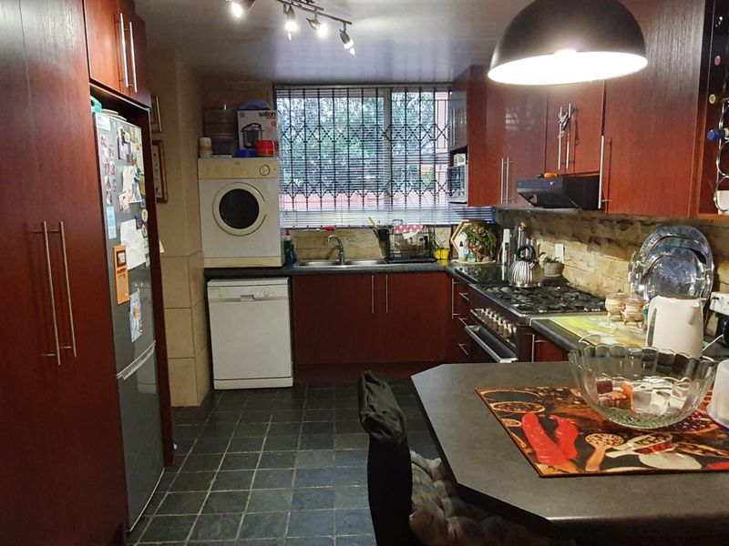 TOWNHOUSE FOR RENT In SW 1. - Photo 3