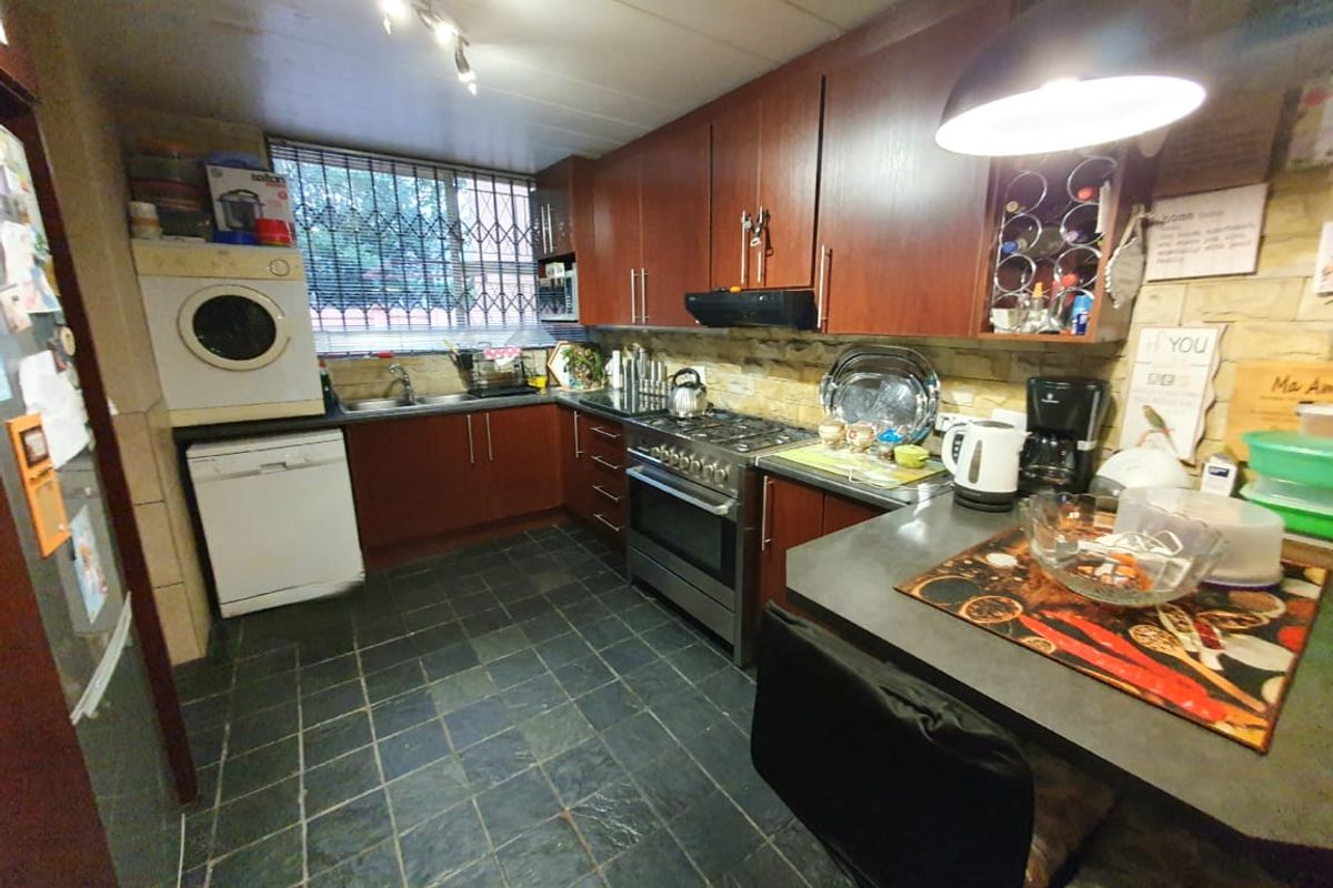 TOWNHOUSE FOR RENT In SW 1. - Photo 2