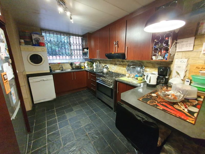 TOWNHOUSE FOR RENT In SW 1. - Photo 2