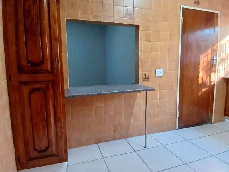 Facebrick townhouse to let in Sasolburg close to shopping centre - Photo 7