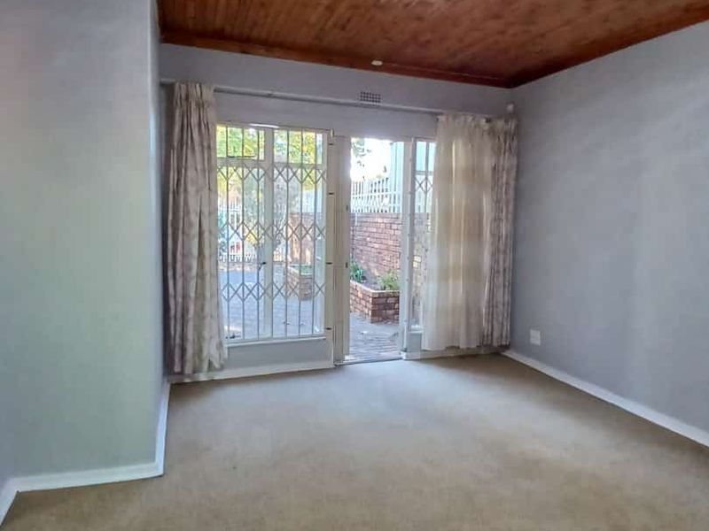 Facebrick townhouse to let in Sasolburg close to shopping centre - Photo 3