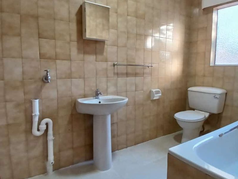 Facebrick townhouse to let in Sasolburg close to shopping centre - Photo 9