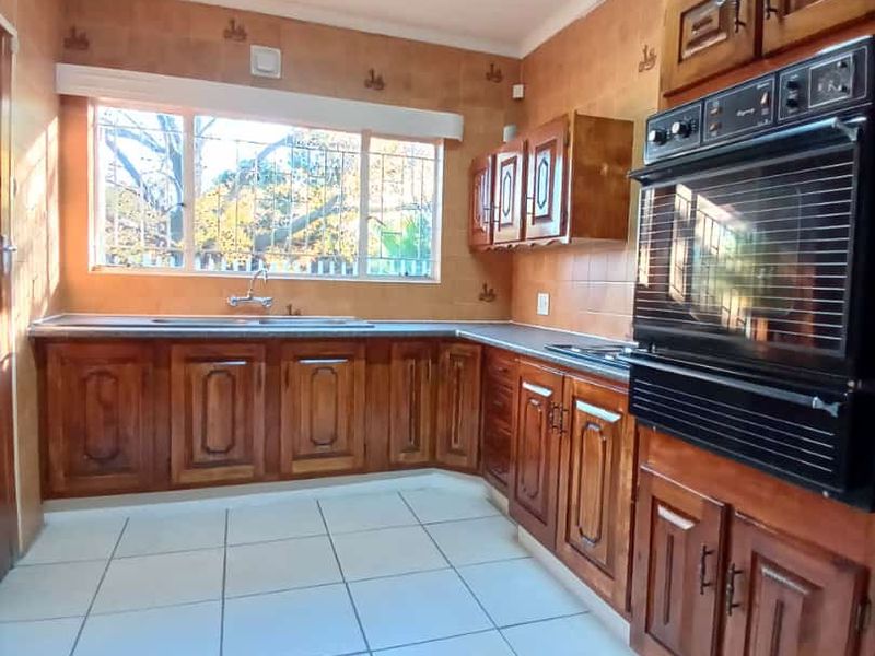 Facebrick townhouse to let in Sasolburg close to shopping centre - Photo 2