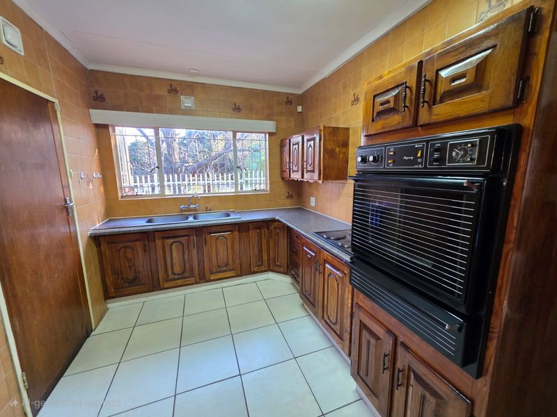 Facebrick townhouse to let in Sasolburg close to shopping centre - Photo 9