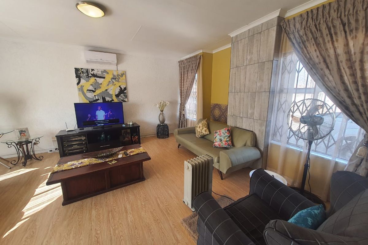 New To The Market, Beautiful Property In CE 4 - Photo 3