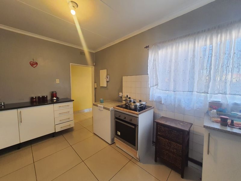 New To The Market, Beautiful Property In CE 4 - Photo 6