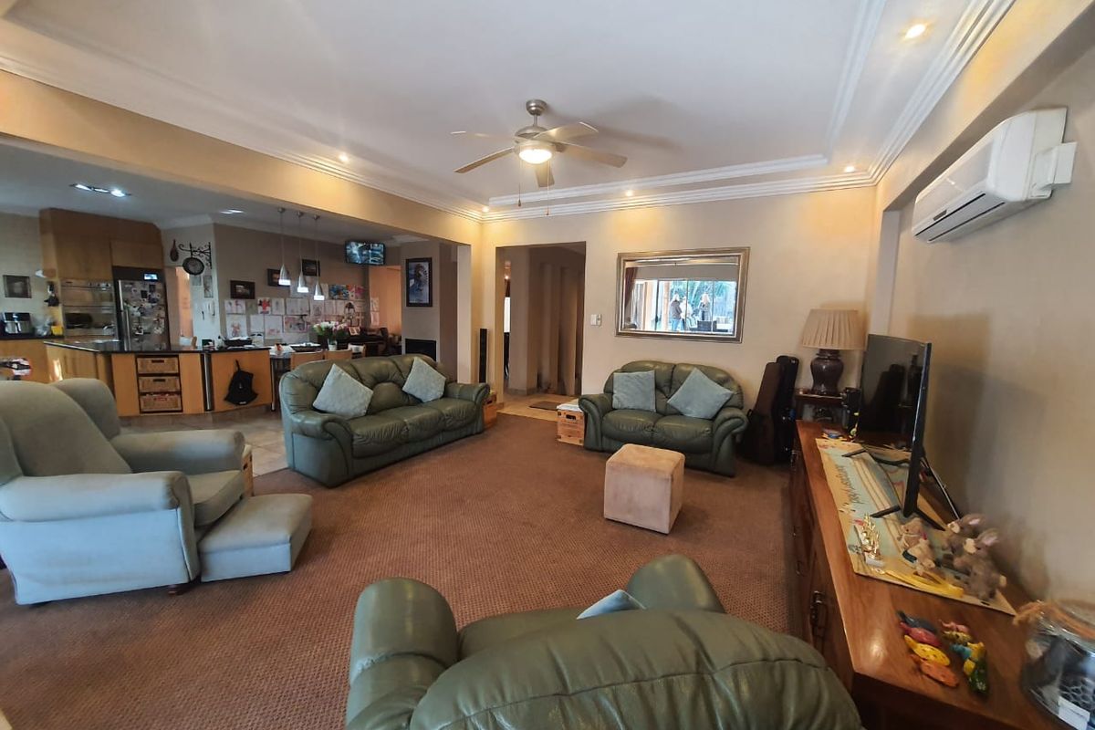 Magnificent Gem In SW 5 Proper Area For Sale.... - Photo 4