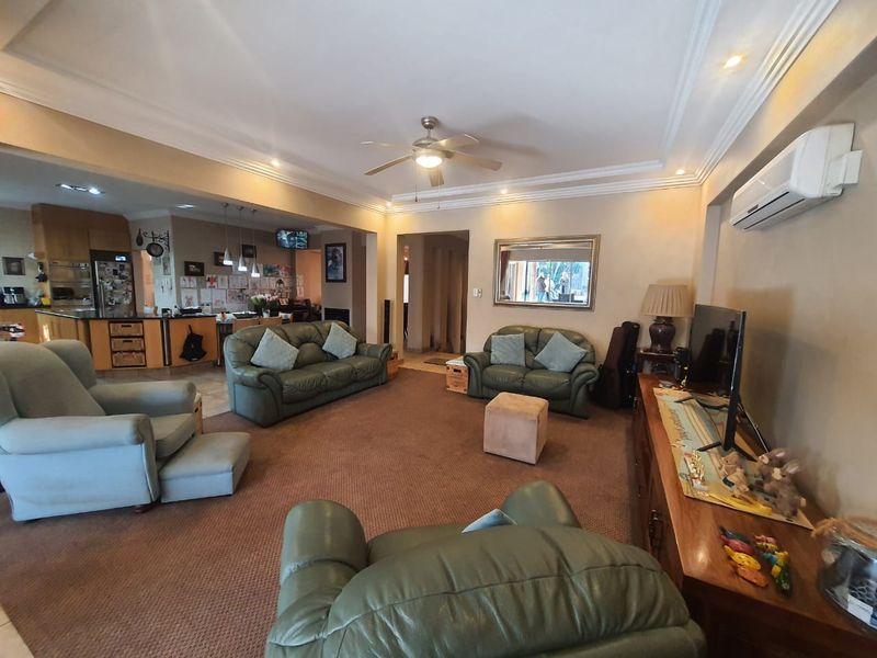 Magnificent Gem In SW 5 Proper Area For Sale.... - Photo 4