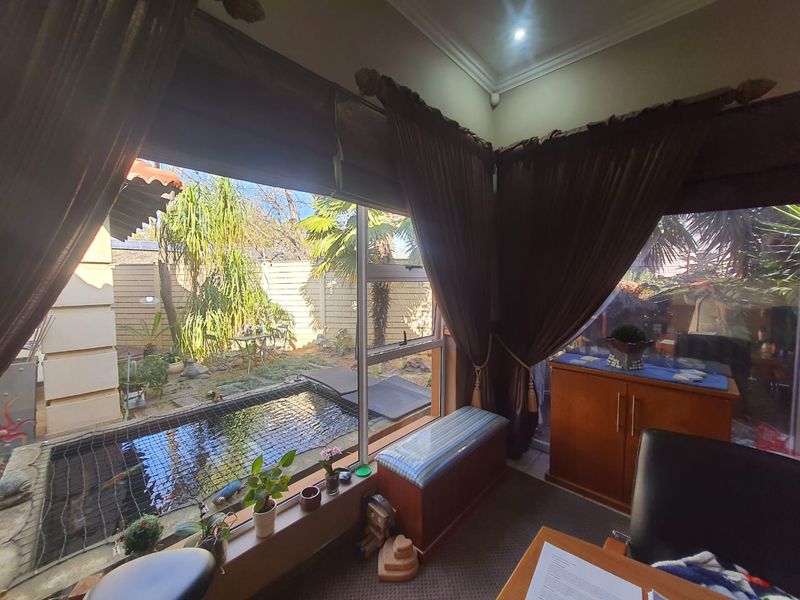 Magnificent Gem In SW 5 Proper Area For Sale.... - Photo 7