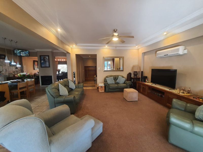 Magnificent Gem In SW 5 Proper Area For Sale.... - Photo 6