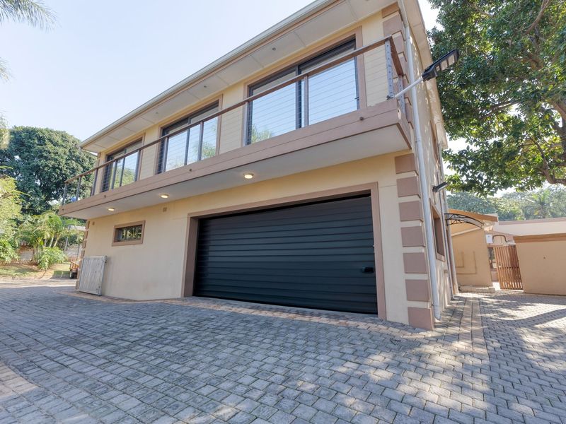 Elegant 5-Bedroom Family Home with Separate Flatlet, Pool, and Expansive Garden in Ballito Central - Photo 3