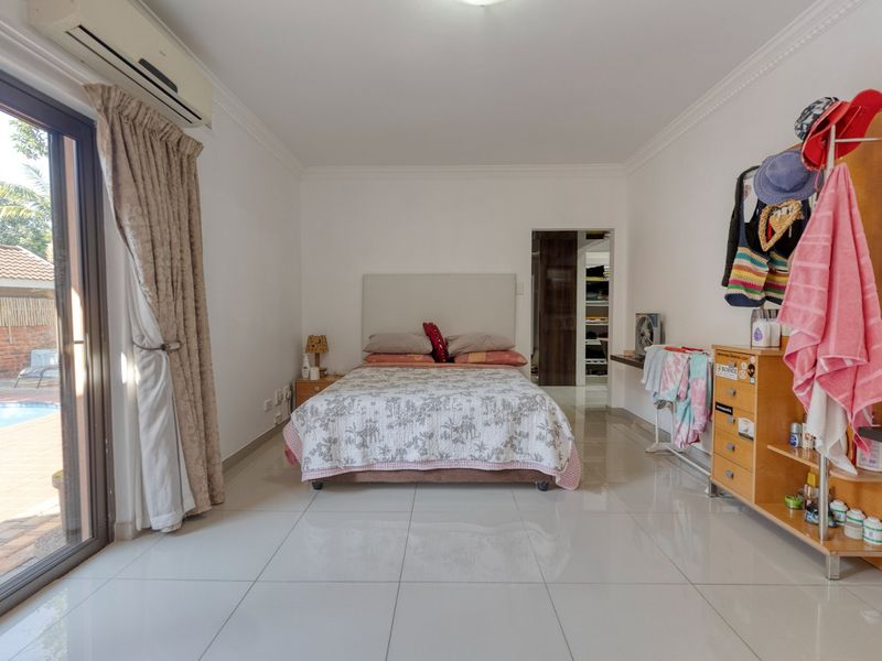 Elegant 5-Bedroom Family Home with Separate Flatlet, Pool, and Expansive Garden in Ballito Central - Photo 10