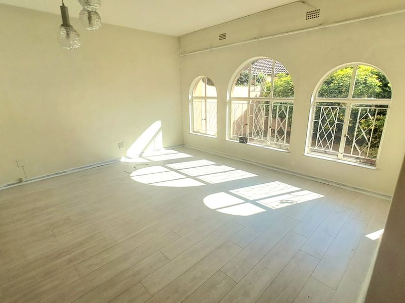 COZY DUPLEX TOWNHOUSE UP FOR GRABS IN THREE RIVERS PROPER. - Photo 4