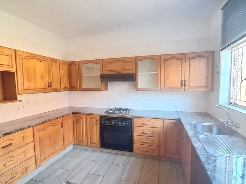 COZY DUPLEX TOWNHOUSE UP FOR GRABS IN THREE RIVERS PROPER. - Photo 7