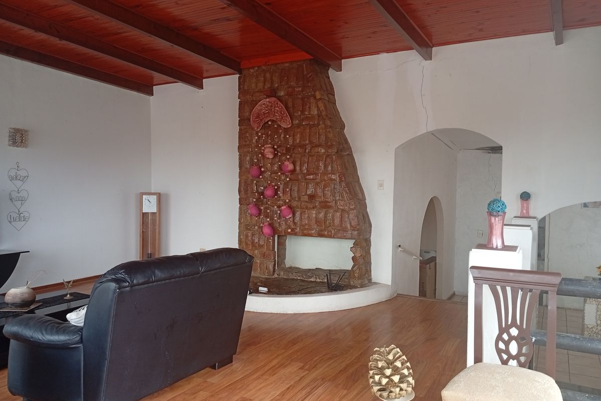 With some renovation ,you could turn this into your dream Palace. - Photo 4