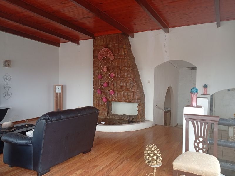With some renovation ,you could turn this into your dream Palace. - Photo 4