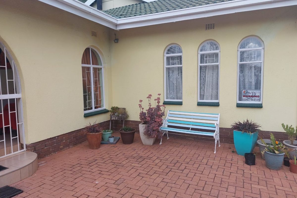 Lovely home with business potential close to CBD with Borehole - Photo 2