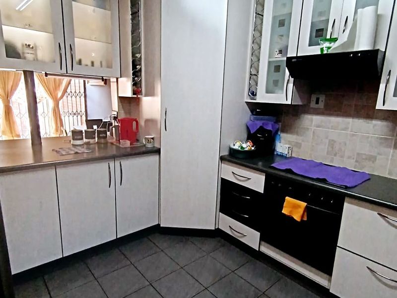 Priced to go! Duplex, facebrick townhouse for sale in Vanderbijlpark - Photo 8