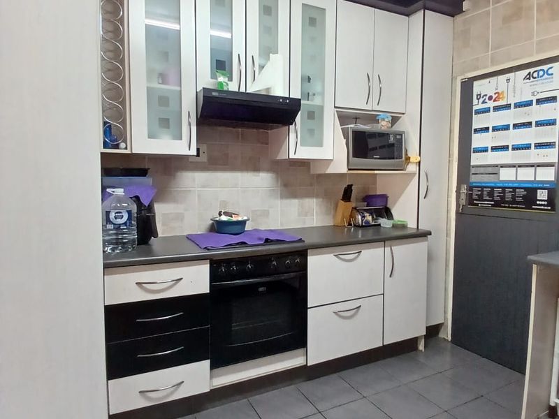 Priced to go! Duplex, facebrick townhouse for sale in Vanderbijlpark - Photo 6