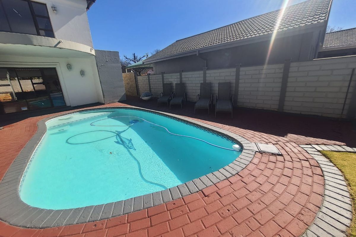 The Potential Is There To Have A Completely Renovated Property With High End Finishing's - Photo 5