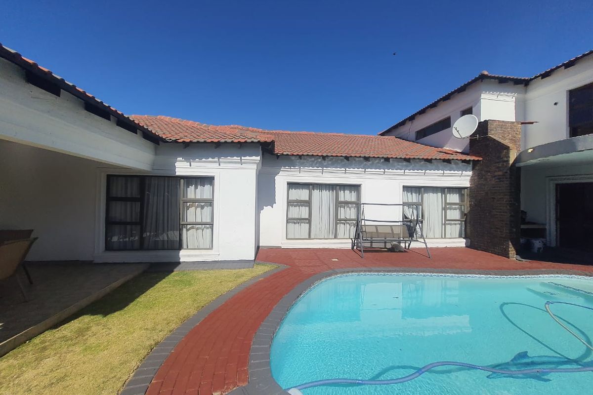 The Potential Is There To Have A Completely Renovated Property With High End Finishing's - Photo 3