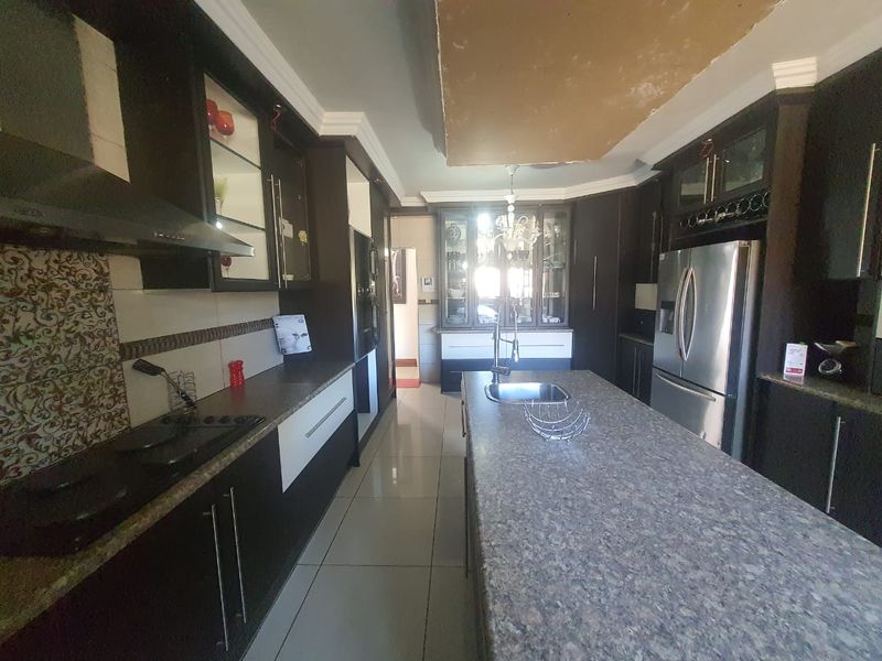The Potential Is There To Have A Completely Renovated Property With High End Finishing's - Photo 10