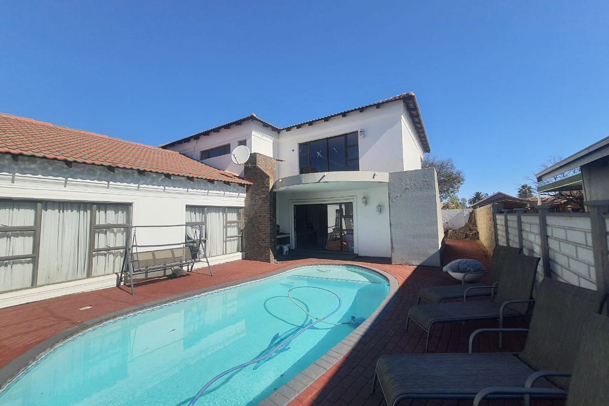 The Potential Is There To Have A Completely Renovated Property With High End Finishing's - Photo 4