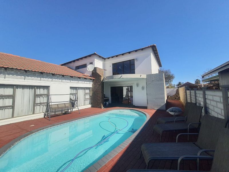 The Potential Is There To Have A Completely Renovated Property With High End Finishing's - Photo 4