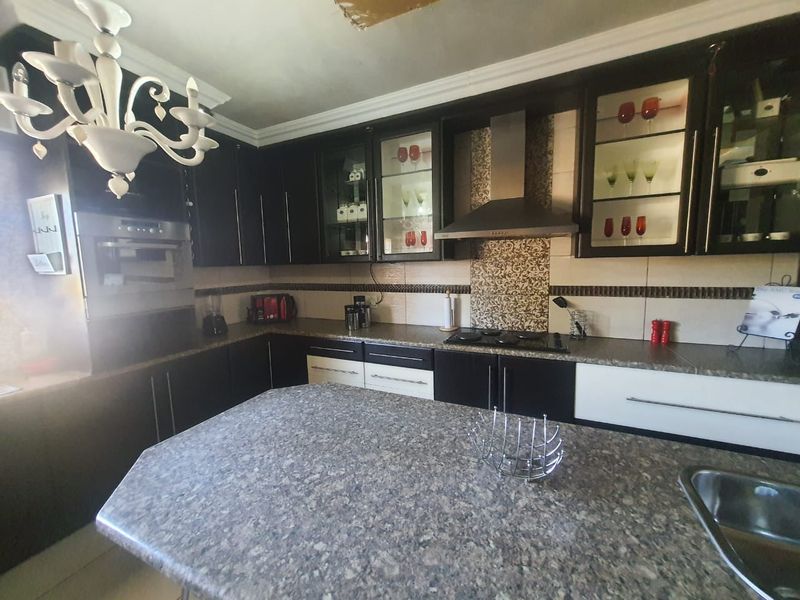 The Potential Is There To Have A Completely Renovated Property With High End Finishing's - Photo 9