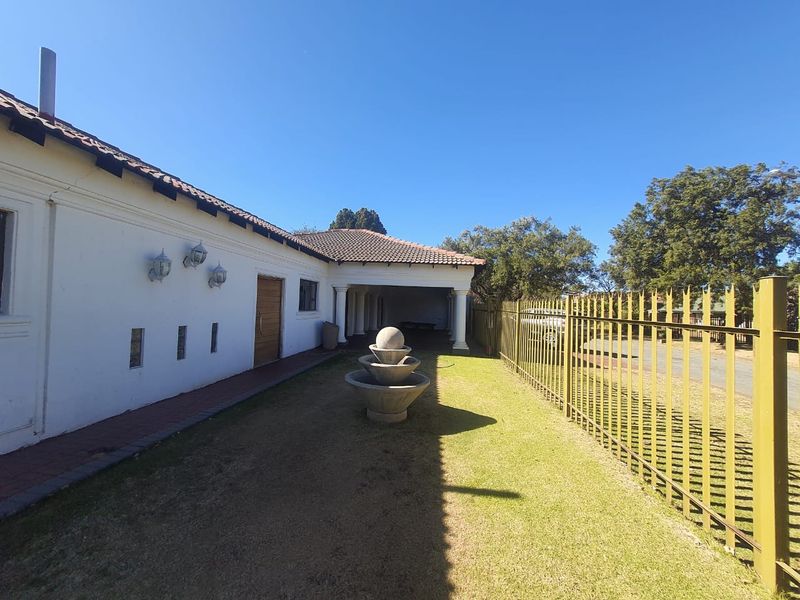 The Potential Is There To Have A Completely Renovated Property With High End Finishing's - Photo 7