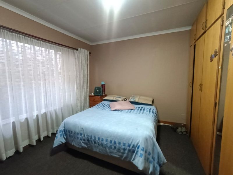 Lovely Low Maintenance House That Can Now Be Yours Now... - Photo 10