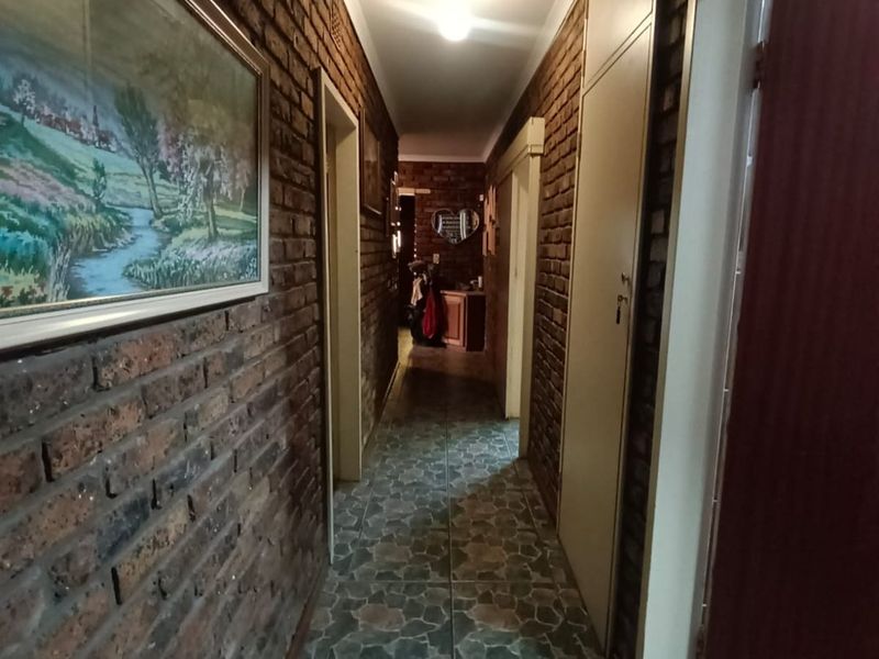 Lovely Low Maintenance House That Can Now Be Yours Now... - Photo 9