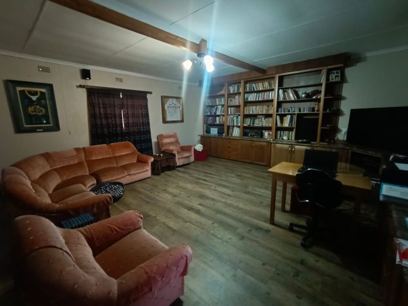 Lovely Low Maintenance House That Can Now Be Yours Now... - Photo 4