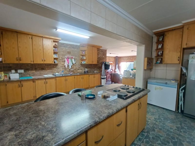 Lovely Low Maintenance House That Can Now Be Yours Now... - Photo 7