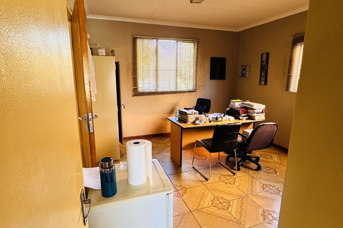 Three bedroom Home With Business Zoning-Ideal For Living or Working - Photo 4