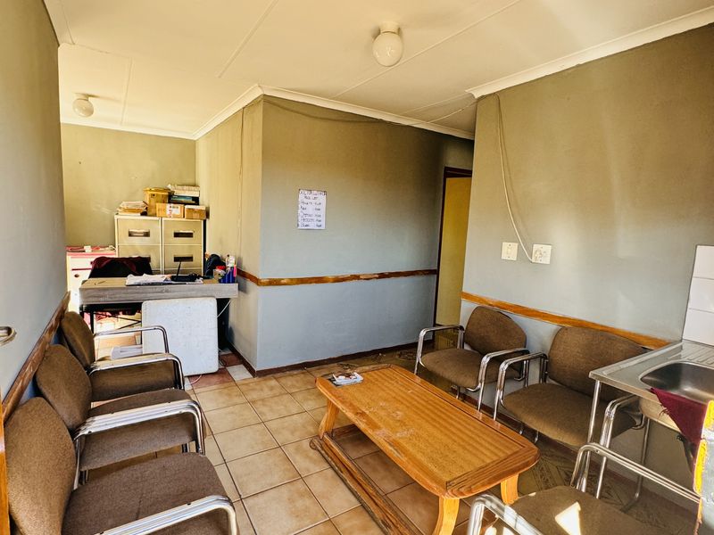 Three bedroom Home With Business Zoning-Ideal For Living or Working - Photo 9