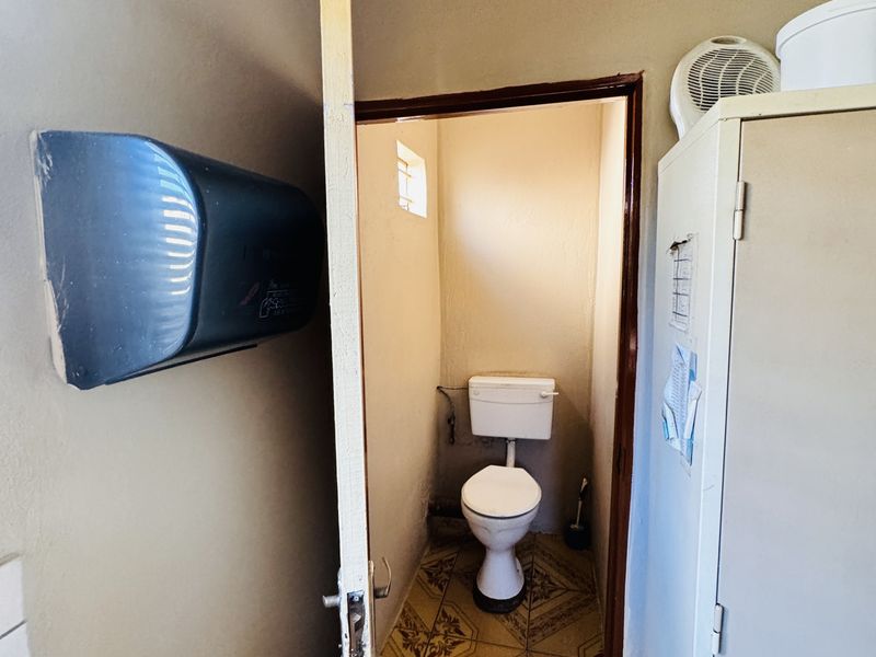 Three bedroom Home With Business Zoning-Ideal For Living or Working - Photo 7