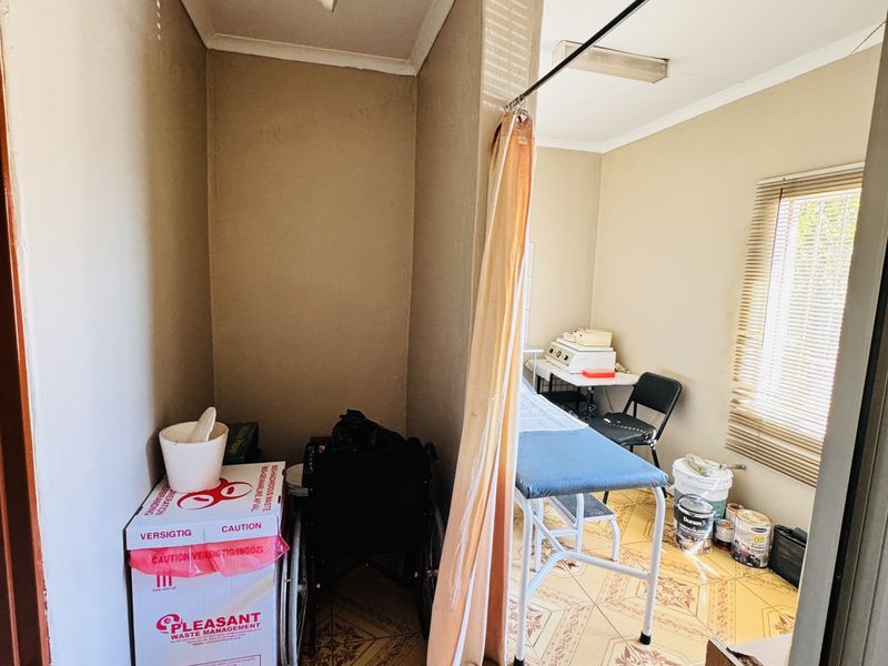 Three bedroom Home With Business Zoning-Ideal For Living or Working - Photo 2