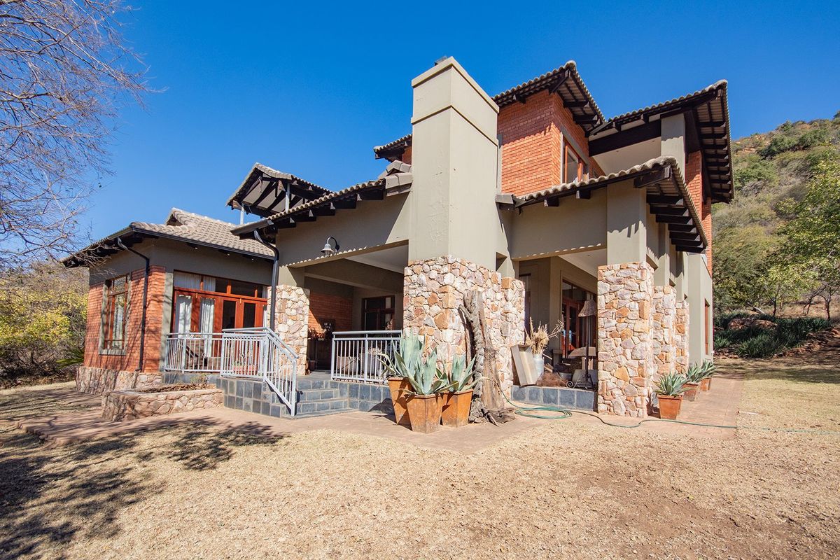 Exquisite Family Home in Heidelberg Kloof Estate - Luxurious Living Amidst Nature - Photo 2