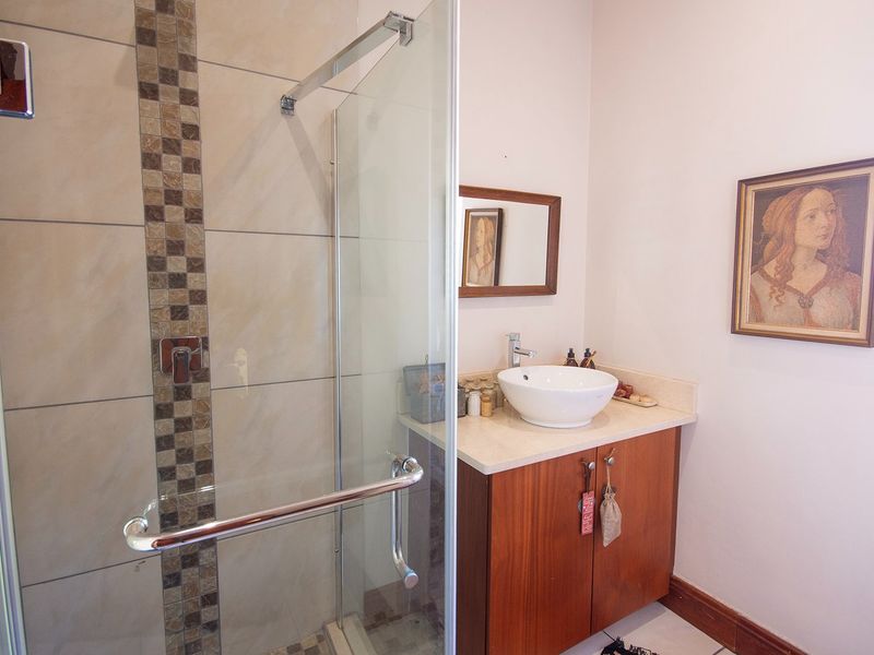 Exquisite Family Home in Heidelberg Kloof Estate - Luxurious Living Amidst Nature - Photo 6