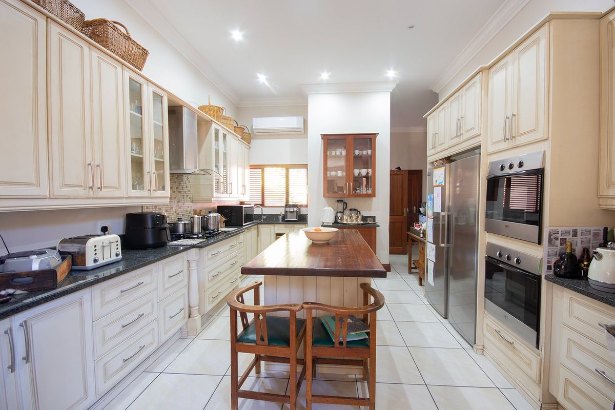 Exquisite Family Home in Heidelberg Kloof Estate - Luxurious Living Amidst Nature - Photo 5