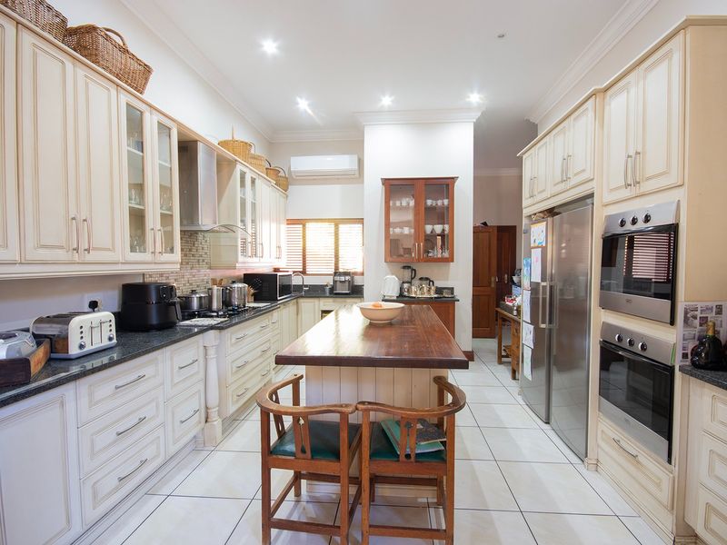 Exquisite Family Home in Heidelberg Kloof Estate - Luxurious Living Amidst Nature - Photo 5