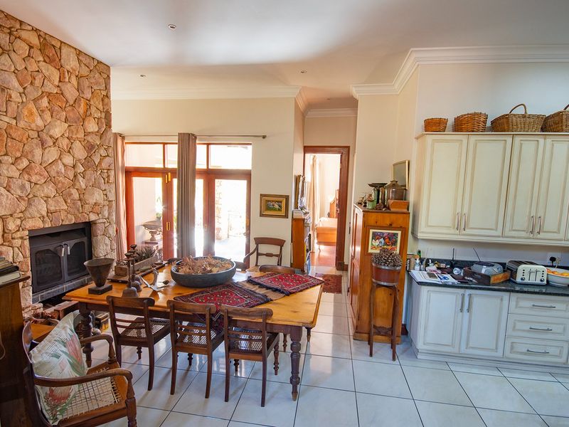 Exquisite Family Home in Heidelberg Kloof Estate - Luxurious Living Amidst Nature - Photo 4