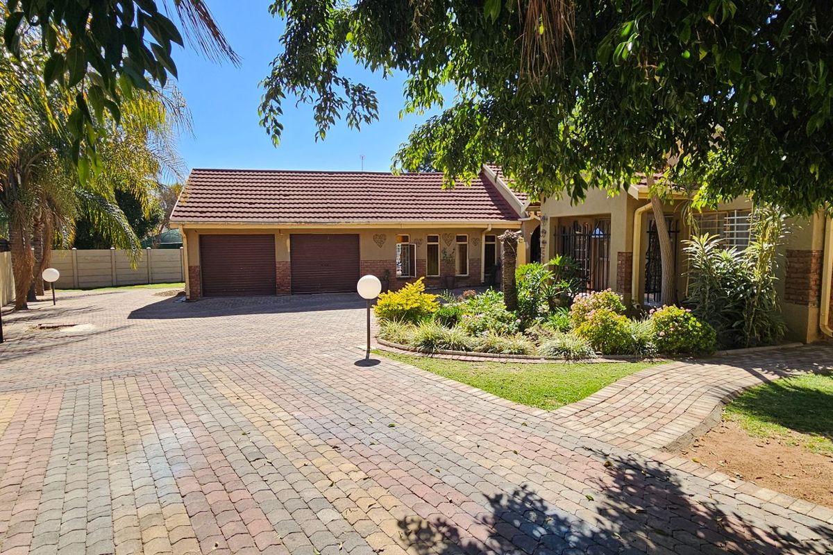 4 Bedroom house Welgelegen Polokwane with Borehole - Photo 2