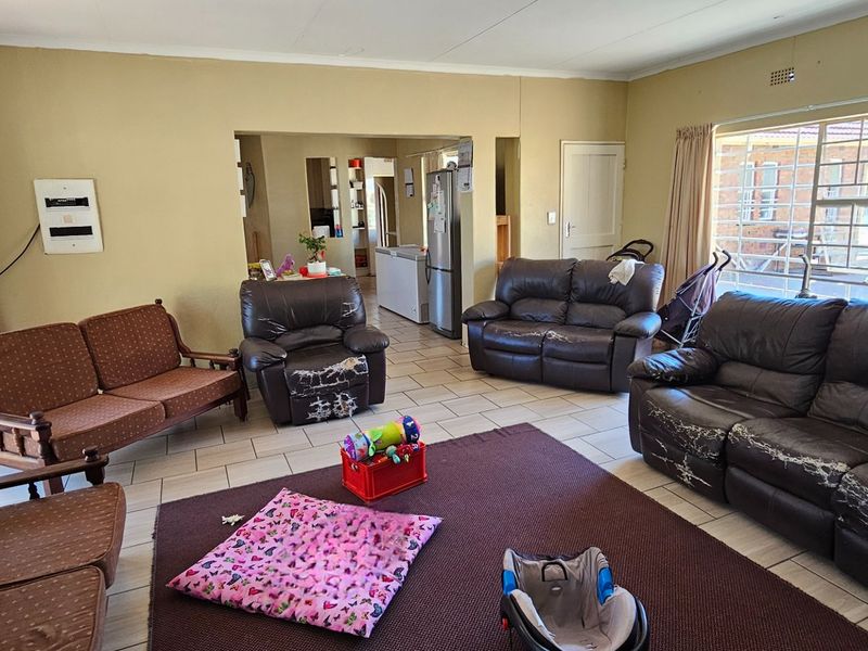 4 Bedroom house Welgelegen Polokwane with Borehole - Photo 10