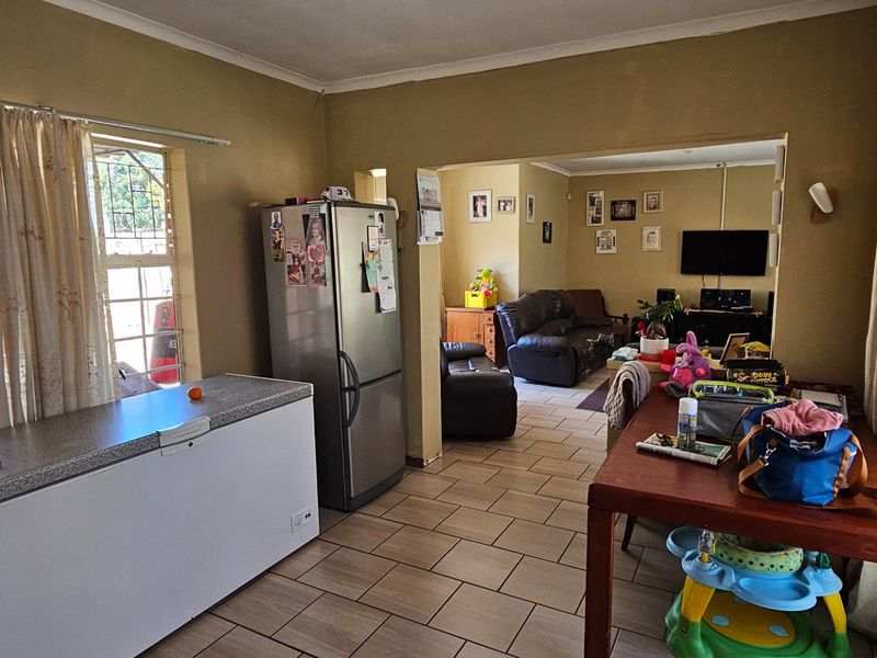 4 Bedroom house Welgelegen Polokwane with Borehole - Photo 9