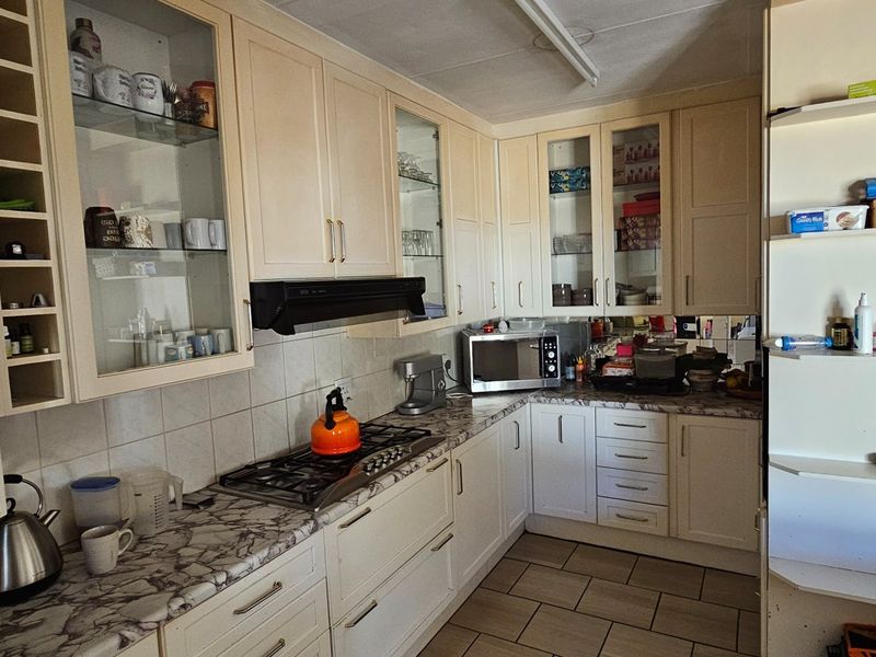 4 Bedroom house Welgelegen Polokwane with Borehole - Photo 6